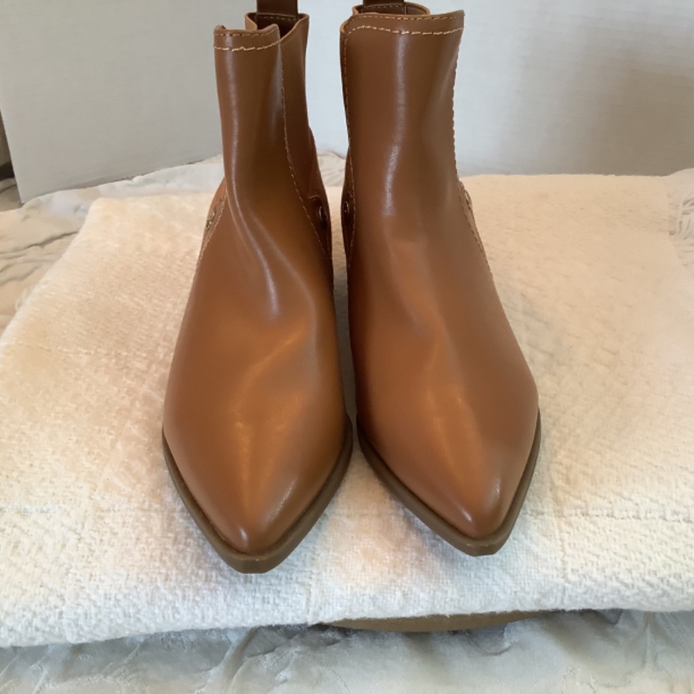 NWOT Liz Claiborne‎ Barrington ankle  booties sz 6 honey memory foam - Picture 6 of 12